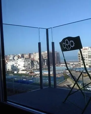 Met Frontaal Zeezicht 公寓